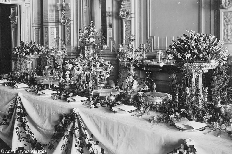 Neogotycka smocza zastawa Barbary i Aleksandra Kelchów. Fotografia z 1902 r.