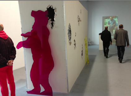 Eddie Peak, Vacuum Formed Hand Grenade Drinking Vessel (12 Minute Nocturnal Jealousy Dispute), widok ekspozycji w CSW, foto: Katarzyna Kozyra