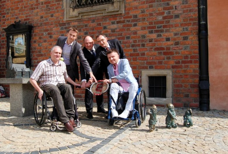 Organizatorzy i sponsorzy prestiżowego turnieju tenisa na wózkach "Wrocław CUP 2012"