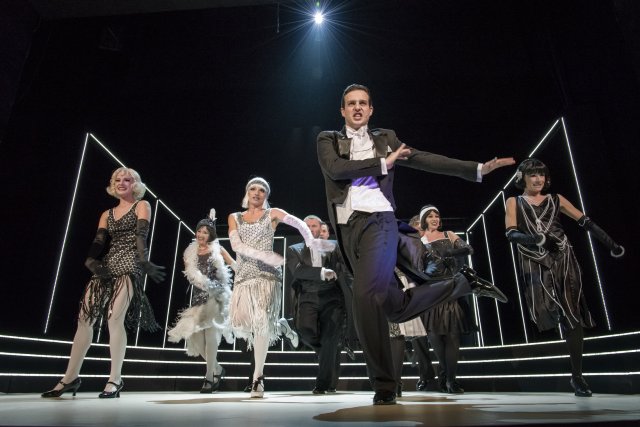 Przedstawienie „Eugeniusz Bodo – Czy mnie ktoś woła?” zrealizowane w Teatrze Zagłębia w Sosnowcu. Fot. Maciej Stobierski