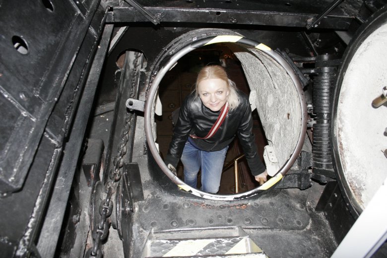 Schodzę pod pokład łodzi Lembit...