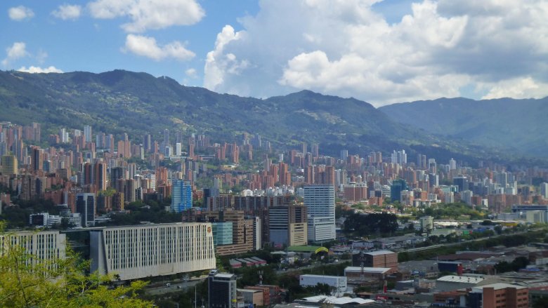 Medellin widziane z punktu widokowego w centrum miasta - Pueblito Paisa