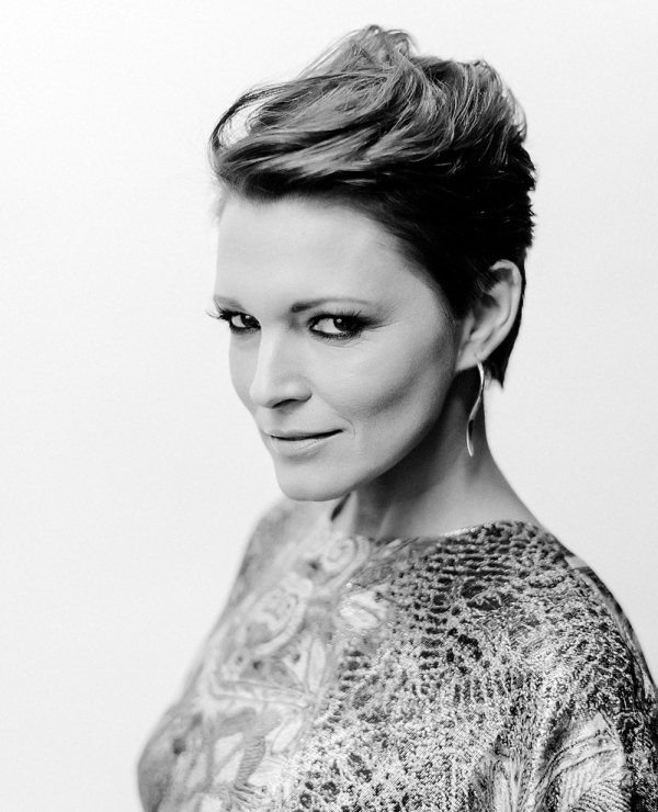 Zdjęcie promujące książkę Ilony Felicjańskiej „Jak być niezniszczalną”