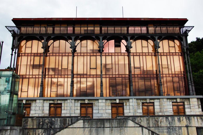 Bilbao to największe miasto Kraju Basków, jedną z jego charakterystycznych cech jest industrialna architektura.