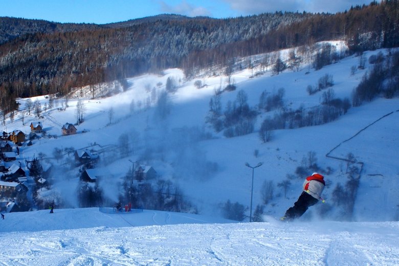 Ostry zjazd do Wierchomli. Można poczuć prędkość.
