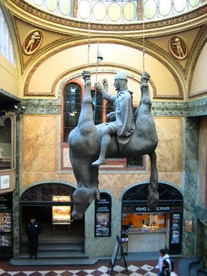 odwrócony koń z patronem Czech