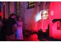 Migawki ze szczecińskiej "Przeprowadzki" - inicjatywy artystyczno-kulturalnej, wspominającej wypędzenie ludności żydowskiej z Niebuszewa - Lejbuszewa