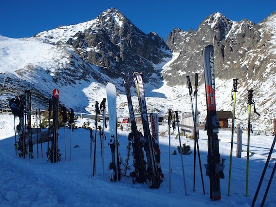 Widok na Łomnicę z dołu