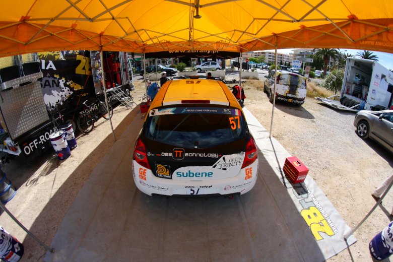 Strefa serwisowa przed startem do pierwszego odcinka