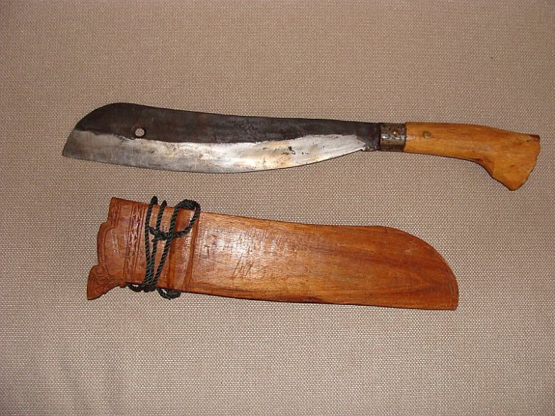 Parang . Typowy dla plemion północnego Borneo. Zrobiony na specjalne zamówienie przez kowala w Kota Belud.