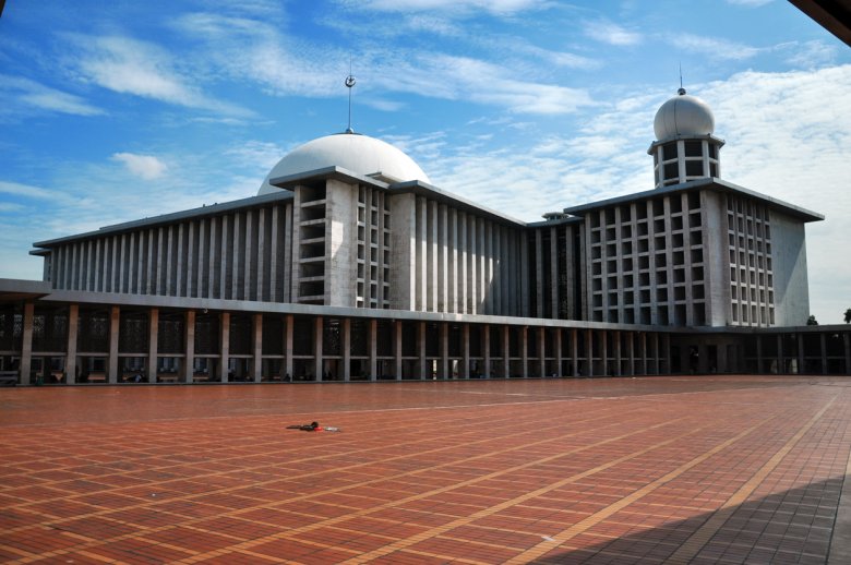 Istiqlal największy meczet Indonezji w stołecznej Dżakarcie