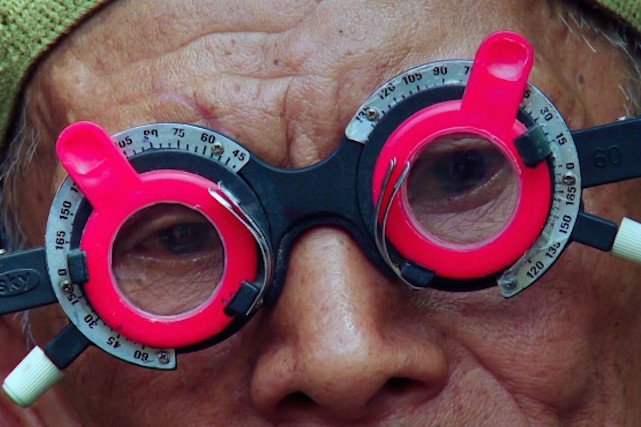 Joshua Oppenheimer choć nakręcił dopiero dwa filmy, to na tyle mocne, ważne i wywołujące ogromne emocje, aby zdobyć wiernych sobie widzów całego świata.