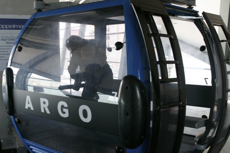 Argo, czyli szybki. Tak nazywała się łódź Argonautów, którzy do Kolchidy ruszyli po złote runo. I tak nazywa się szybka miejska kolejka linowa.