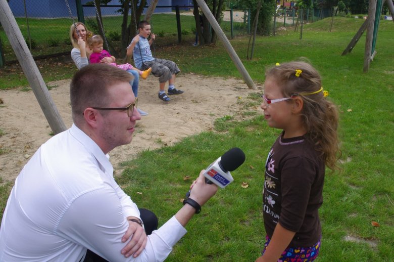 Anielka Nowakowska udziela wywiadu