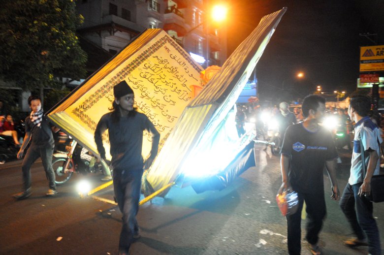 Parada uliczna kończąca Ramadan