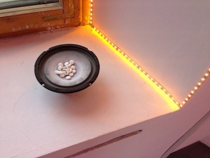 Haroon Mirza, Kwaśne rządy, widok ekspozycji w CSW, foto: Katarzyna Kozyra