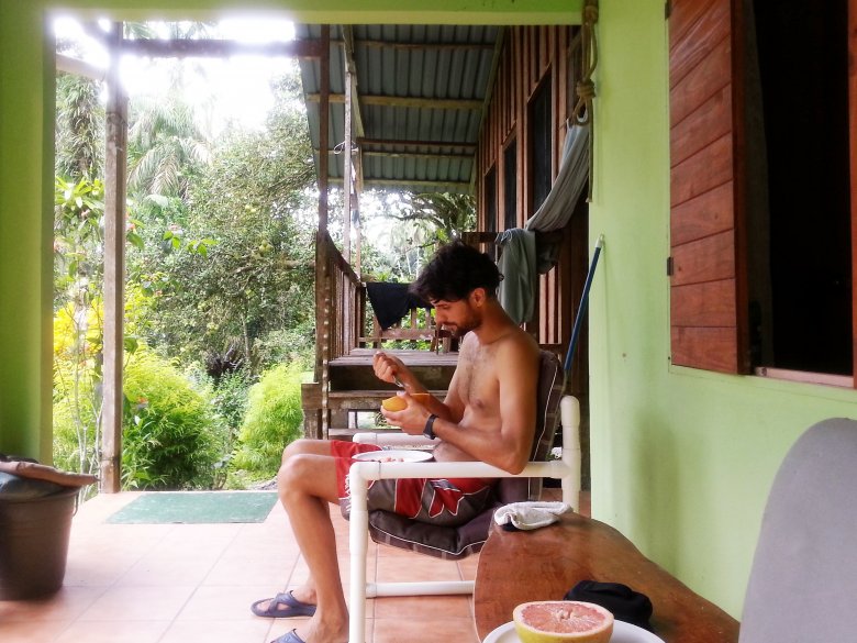 Walka ze świeżo upolowanym grejpfrutem.