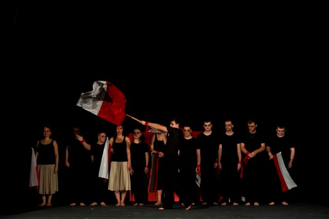 Wcześniejszy spektakl "Historia Polski w tańcu"