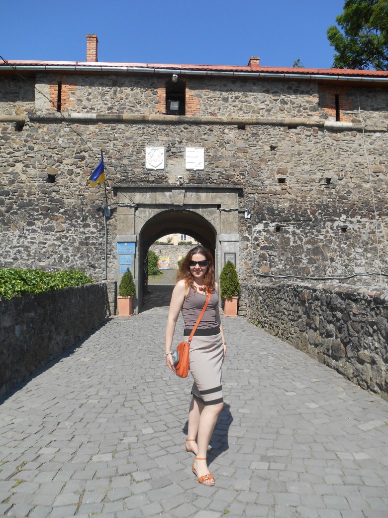 Zamek i skromna osoba autorki