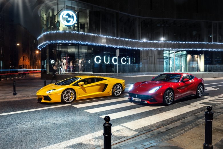 Dla technologicznej precyzji – Ferrari. Dla pierwotnej frajdy przyspieszenia – tylko Lamborghini.