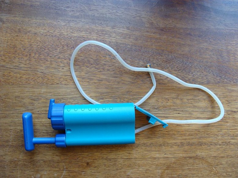 Kieszonkowy filtr do wody Katadyne - naprawdę niezbędny w tropikalnym lesie.