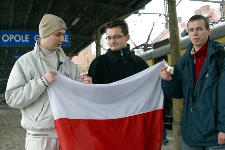 2006 r. akcja Młodych Konserwatystów - jadą na Białoruś obserwować wybory w tym kraju. Patryk Jaki pierwszy od lewej.