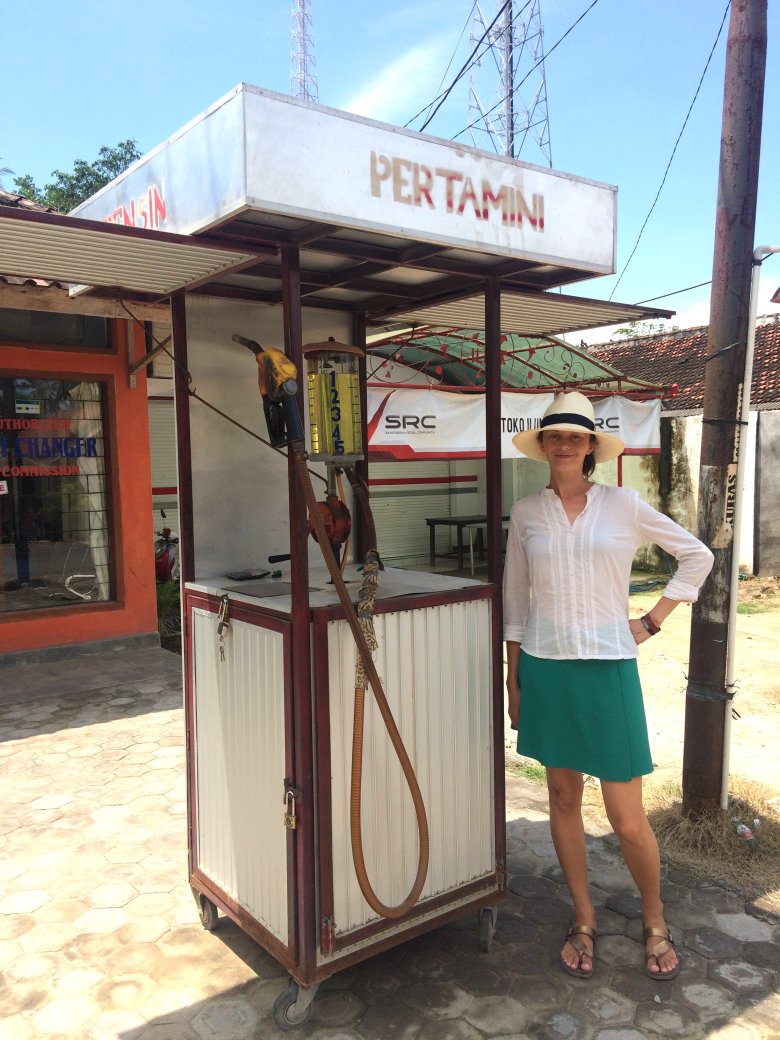 Dystrybutor paliwa, Kuta na Lombok, 2016