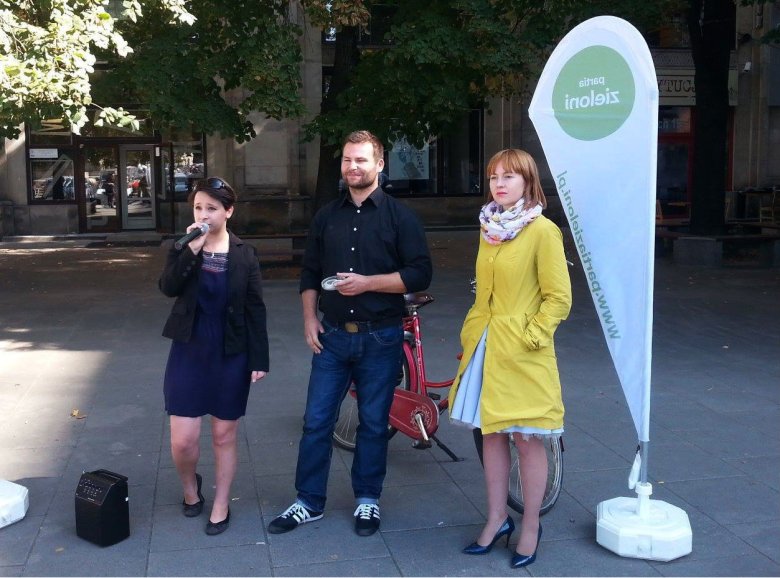 Tydzień zrównoważonego transportu: samochody a zatrute powietrze w Warszawie. Briefing prasowy. Marcelina Zawisza (Partia Zieloni), Dariusz Kraszewski (Zielone Mazowsze), Joanna Erbel. Fot. Marek Matczak