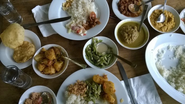 Lunch w Guest House Singharaja Forest Edge. Sri Lanka