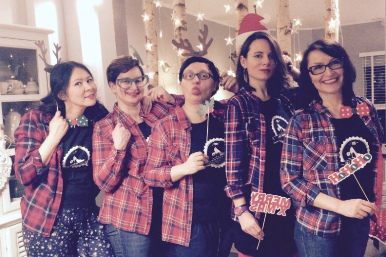 Dziewczyny organizują akcje i happeningi, w których ludzie chętnie uczestniczą