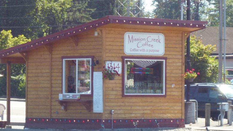 Budka "drive thru" z kawą.