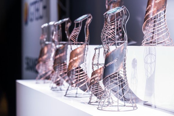 Statuetki VI Edycji Konkursu Sukces Pisany Szminką Bizneswoman Roku