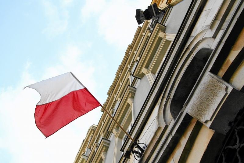 Dlaczego Na Fladze Unijnej Jest 12 Gwiazd Na fladze nie powinno się niczego pisać. Gdzie jest różnica między