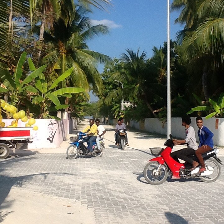 Przygotowania do wiecu w wiosce Mahedhoo, Malediwy