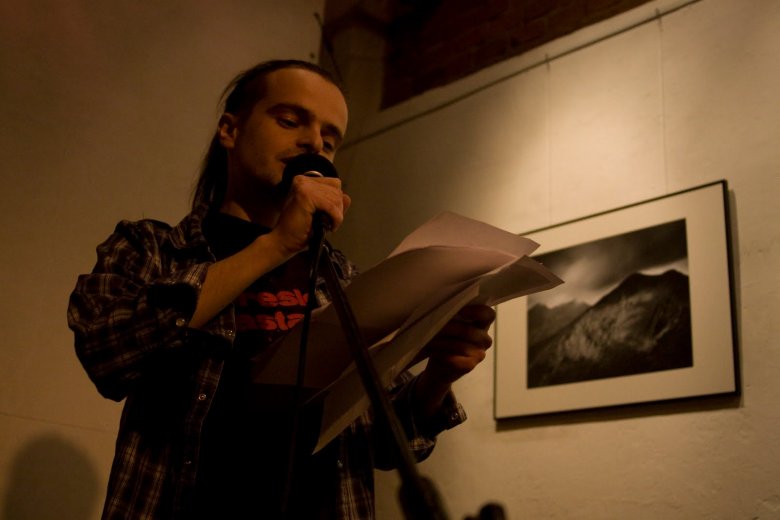 Mateusz Andała na slamie w Krakowie