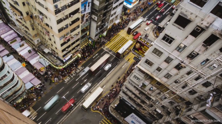 Klatka z filmu "Hong Kong is Home". Dystrykt Mong Kok, Hong Kong Kowloon