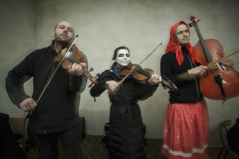 zabawa po kusakach / wieś Przystałowice Małe