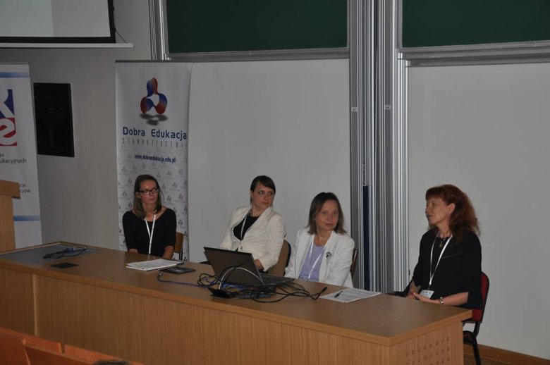 Aleksandra Skorupa, wicedyrektor Akademii Dobrej Edukacji w Warszawie, Katarzyna Kichler, dyrektor Poradni Akademii Dobrej Edukacji, Katarzyna Hall, prezes Stowarzyszenia Dobra Edukacja i Anna Florek, dyrektor Akademii Dobrej Edukacji w Gdańsku