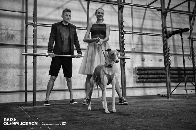 kalendarz PARAolimpijczycy - Justyna Kasprzycka i Maceiej Lepiato, stypendysta Renault Handisport Team fot. F11 - Pracownia / [url=http://f11.art.pl/para.olimpijczycy.html]f11.art.pl[/url]