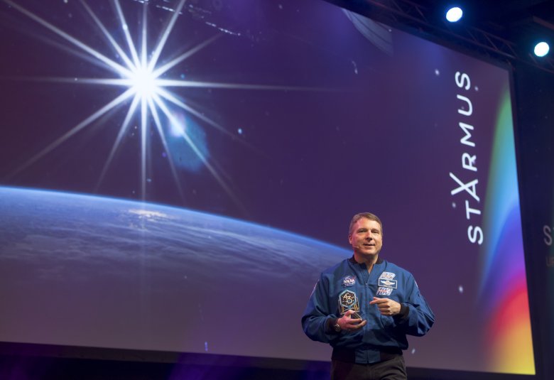 Terry Virts podczas wykładu na festiwalu Starmus