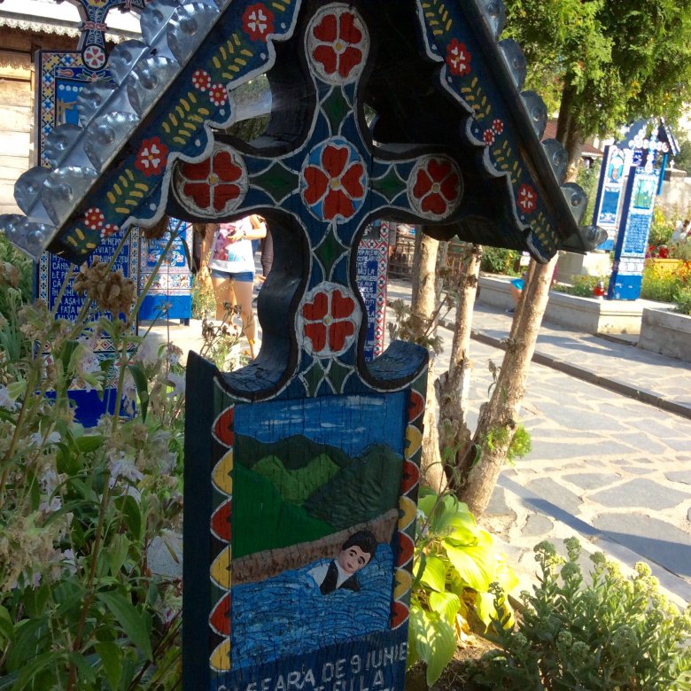 Wesoły Cmentarz w Sapancie - malowidła nagrobkowe