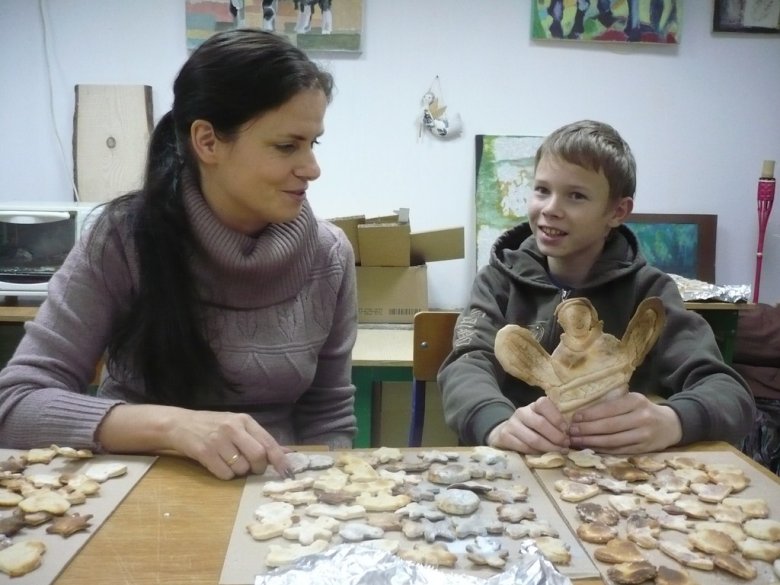 Jaś Jaworski w szkole specjalnej odżył. Na zdjęciu z wychowawczynią Elżbietą Andrulonis.