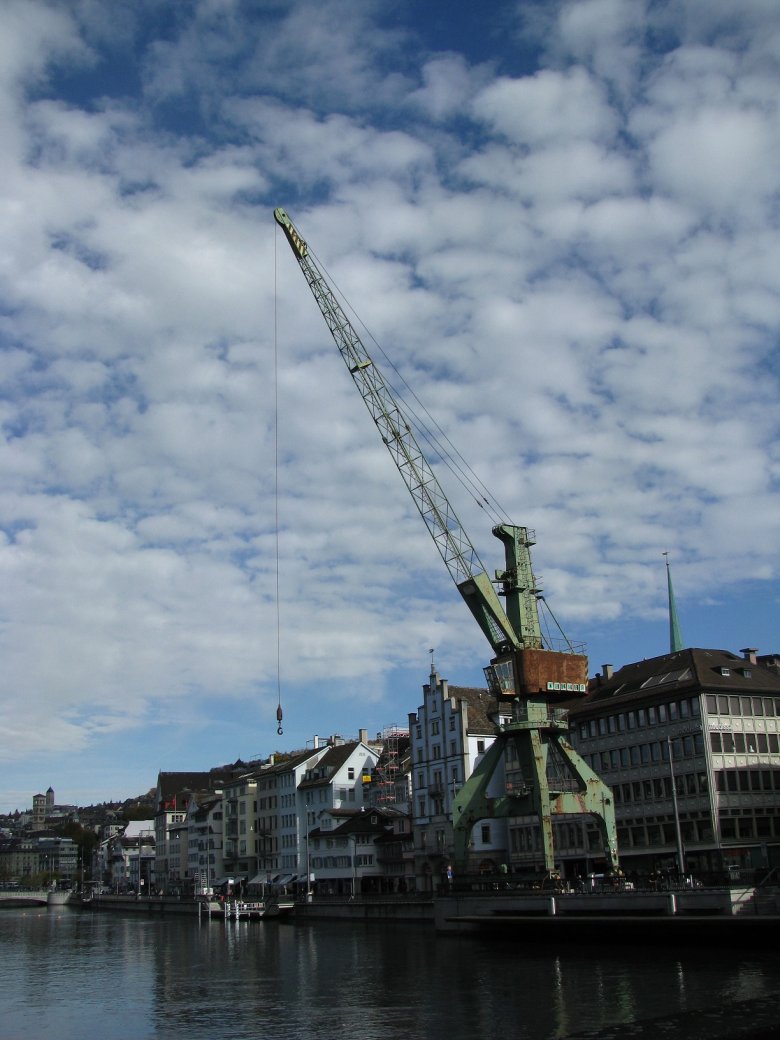 Dźwig Portowy Podczas Rozładunku Towaru Przywiezionego Przez Statek Szwajcarska miłość do referendów | naTemat.pl