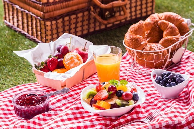 Czas Na Piknik Co Zabrac Ze Soba Do Koszyka Natemat Pl