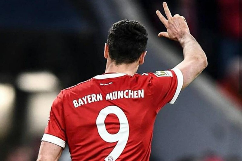 Robert Lewandowski chce opuścić Bayern Monachium. Pini ...
