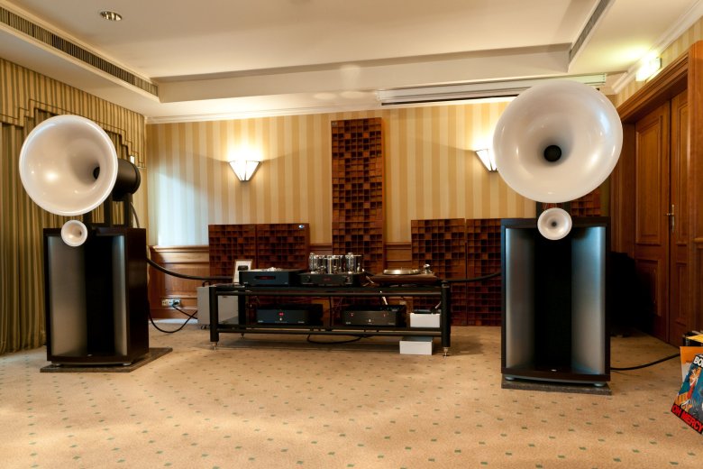 nude-talking-audio-with-video